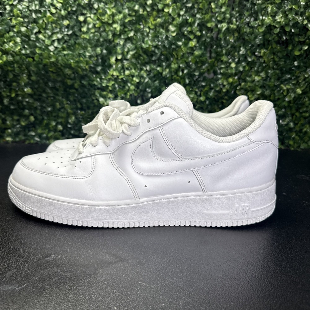 Nike Air Force 1 '07 Low Sneakers Mens Size 12 White Athletic Shoes